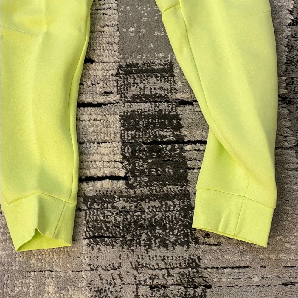 New Men’s Nike Tech Fleece Joggers Barely Volt Large L - Picture 4 of 8